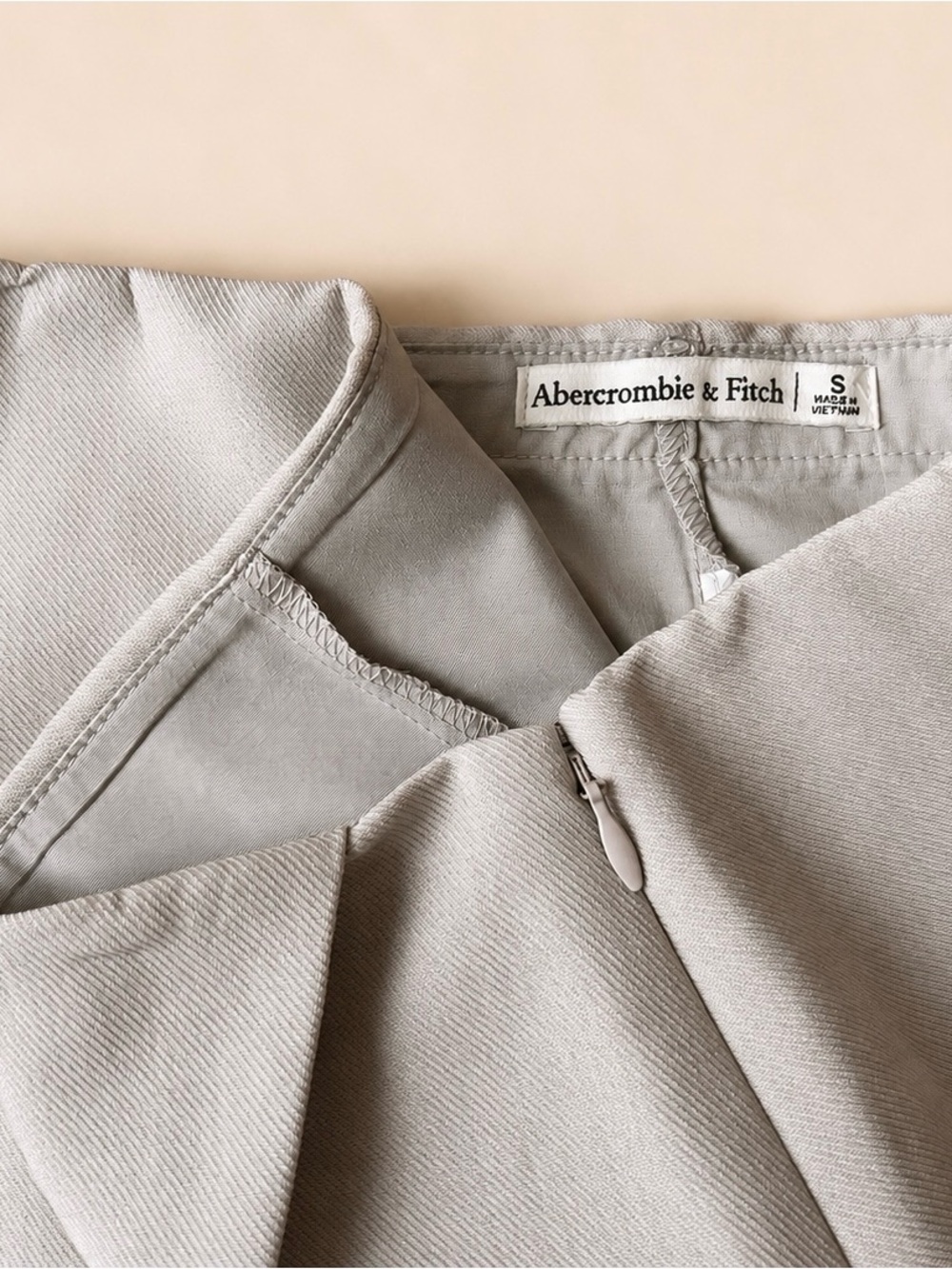 Abercrombie Scarlett Asymetric Mini Skort Taupe S - Picture 4 of 6